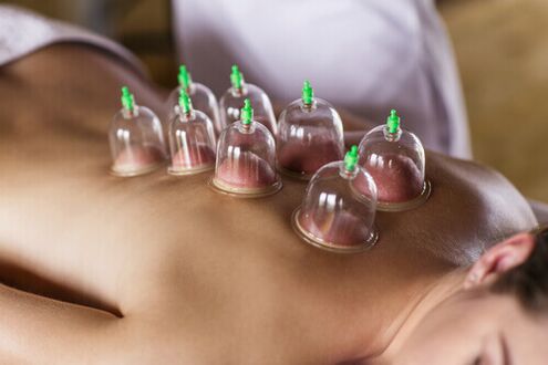 Vakuummassage ass eng effektiv Method fir d'Behandlung vun Osteochondrose doheem